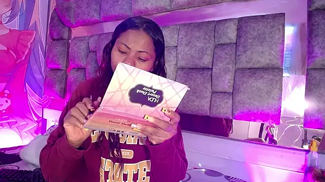 Snapshot of Agata_Grubisic chatting on 12, 11, 2025 Agata Grubisic online show from 12, 11, 2025