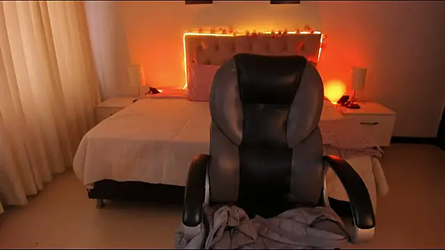 Emily Warren  online show from 2, 10, 2025