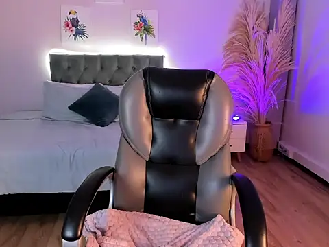 Emily Warren  online show from 12, 9, 2025