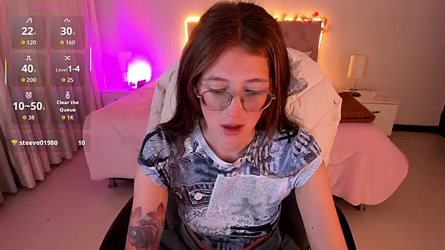 Emily Warren  online show from 11, 11, 2025