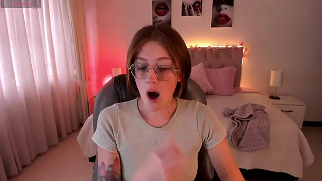 Emily Warren  online show from 16, 10, 2025