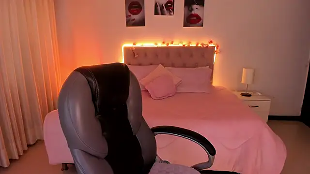 Emily Warren  online show from 12, 11, 2025