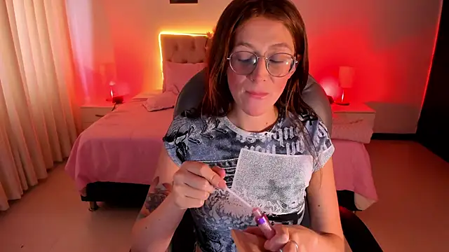 Emily Warren  online show from 24, 9, 2025