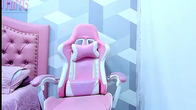 Gianna Watson online show from 4, 3, 2025