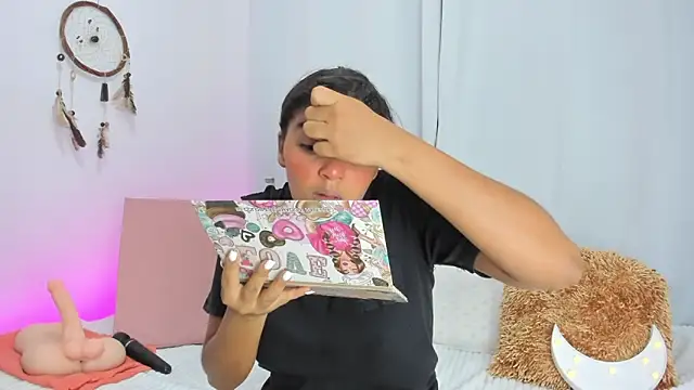 Melodymoore  online show from 14, 4, 2026