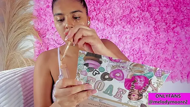 Melodymoore  online show from 24, 11, 2025