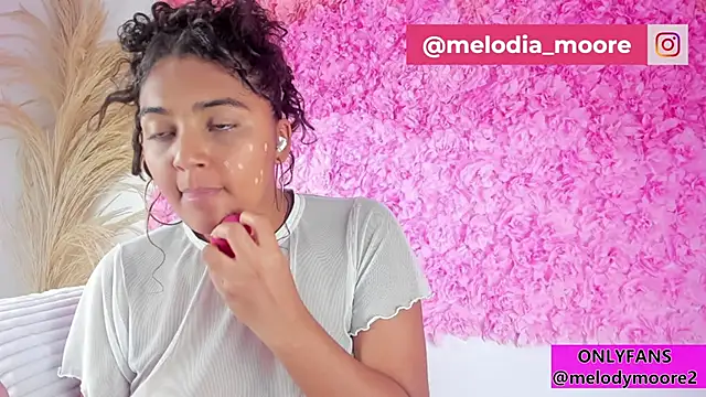 Melodymoore  online show from 22, 11, 2025