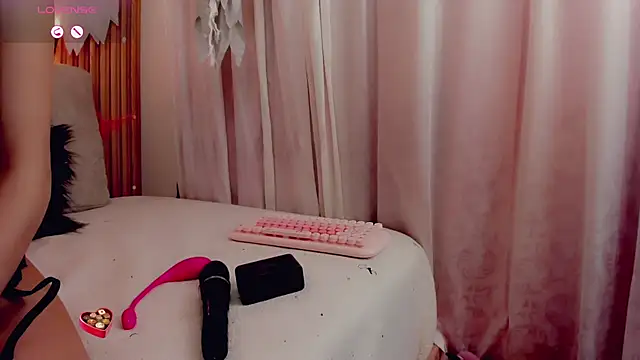 Snapshot of ValeriCardenas chatting on 18, 10, 2025 ValeriCardenas online show from 18, 10, 2025