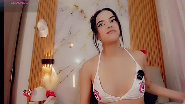 Snapshot of ValeriCardenas chatting on 28, 11, 2025 ValeriCardenas online show from 28, 11, 2025