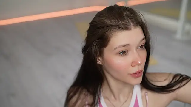 Kelly Ember online show from 8, 3, 2025