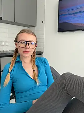 EvaBrooklyn online show from 27, 2, 2025