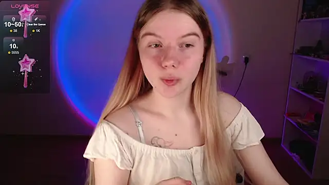 Strawberry juli online show from 17, 4, 2026