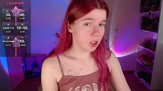 Strawberry juli online show from 24, 10, 2025