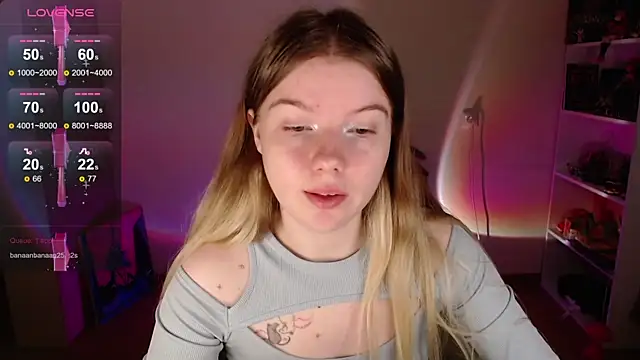 Strawberry juli online show from 29, 9, 2025