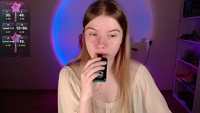 Snapshot of Strawberry_juli chatting on 4, 5, 2026 Strawberry juli online show from 4, 5, 2026