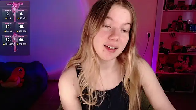 Snapshot of Strawberry_juli chatting on 6, 6, 2026 Strawberry juli online show from 6, 6, 2026