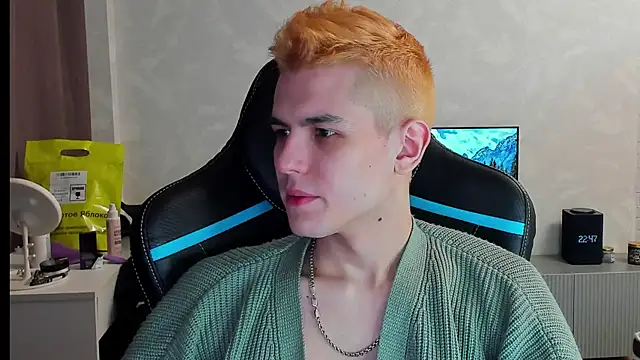 Snapshot of TravisRevas chatting on 5, 3, 2025 TravisRevas online show from 5, 3, 2025