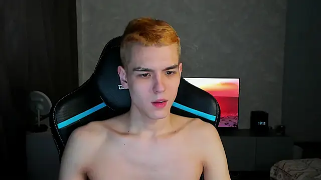 Snapshot of TravisRevas chatting on 8, 3, 2025 TravisRevas online show from 8, 3, 2025