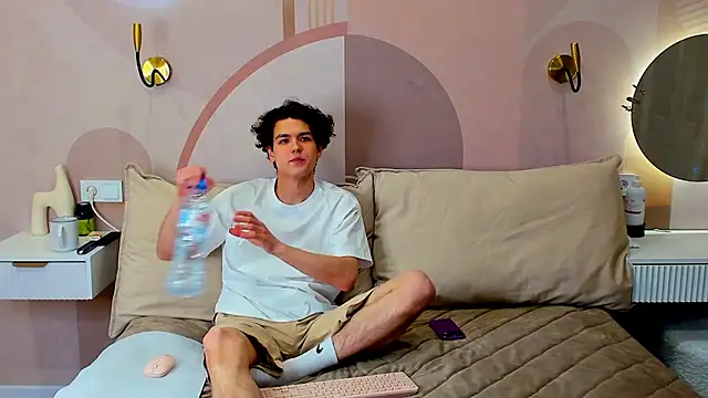 Snapshot of TravisRevas chatting on 25, 2, 2026 TravisRevas online show from 25, 2, 2026