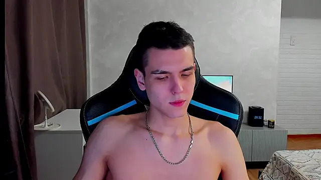 Snapshot of TravisRevas chatting on 4, 3, 2025 TravisRevas online show from 4, 3, 2025