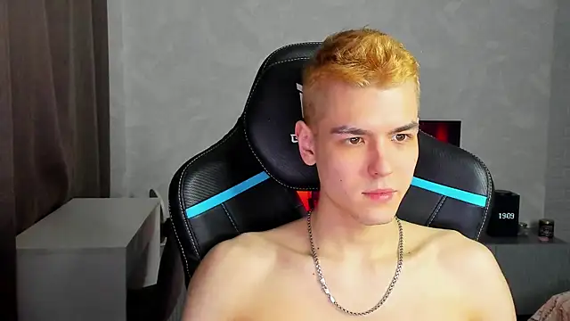 Snapshot of TravisRevas chatting on 7, 3, 2025 TravisRevas online show from 7, 3, 2025