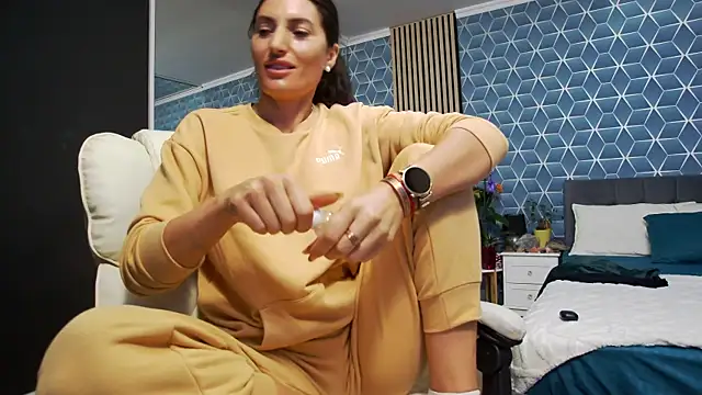 zoeylarkens online show from 4, 11, 2025