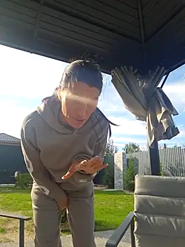 zoeylarkens online show from 5, 10, 2025