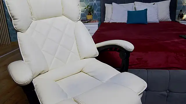 zoeylarkens online show from 12, 9, 2025