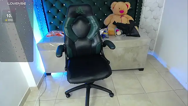 Sarah evansm online show from 6, 11, 2025