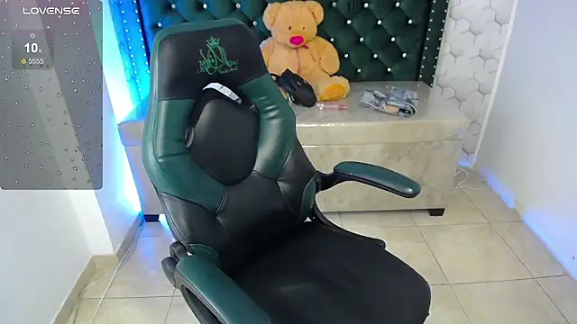 Sarah evansm online show from 30, 10, 2025