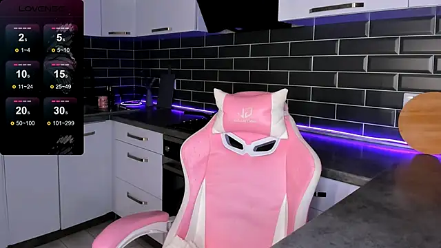 EmmaVictori1 online show from 13, 10, 2025