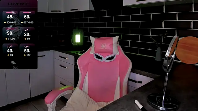 EmmaVictori1 online show from 24, 11, 2025