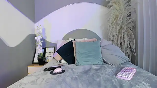 Liannaa  online show from 17, 4, 2026