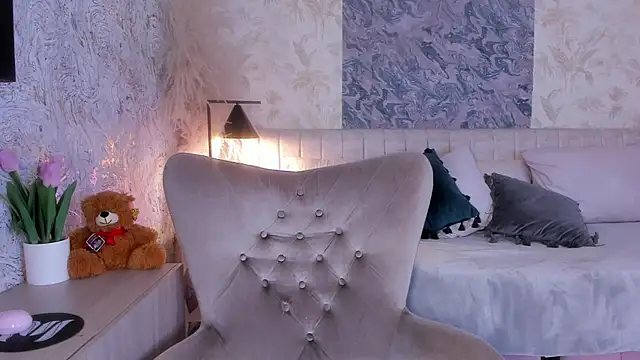 Liannaa  online show from 5, 11, 2025