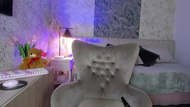 Liannaa  online show from 8, 11, 2025