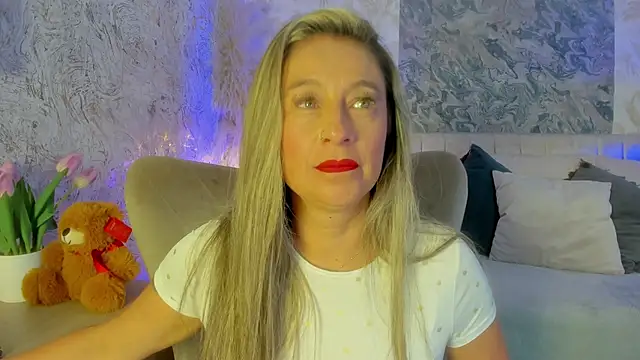 Liannaa  online show from 27, 9, 2025