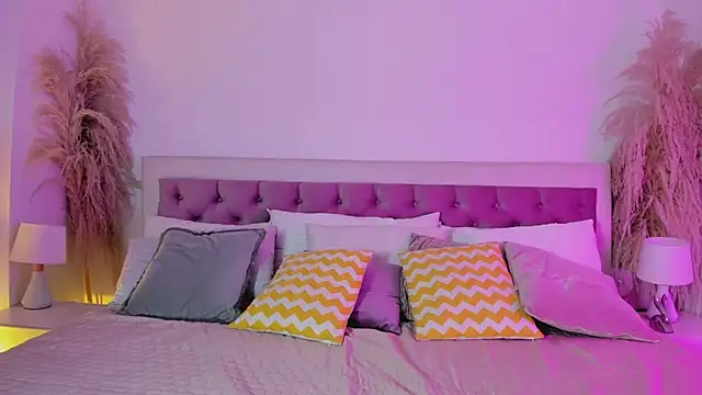 Arianaa collins online show from 9, 9, 2025