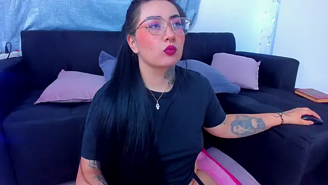 Snapshot of Curvybaddie99 chatting on 6, 11, 2025 Curvybaddie99 online show from 6, 11, 2025