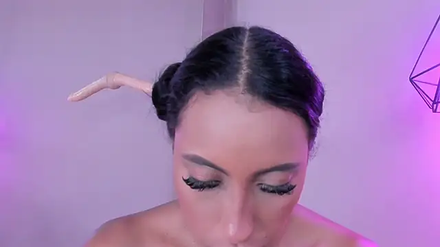 Snapshot of alahia_betancurx chatting on 7, 3, 2025 alahia betancurx online show from 7, 3, 2025