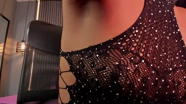 Snapshot of alahia_betancurx chatting on 15, 11, 2025 alahia betancurx online show from 15, 11, 2025