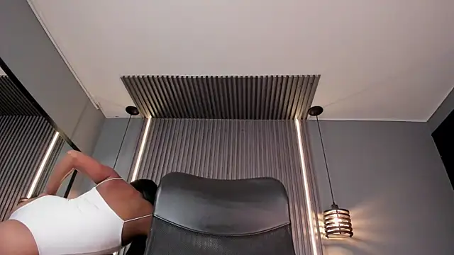 Snapshot of alahia_betancurx chatting on 1, 11, 2025 alahia betancurx online show from 1, 11, 2025