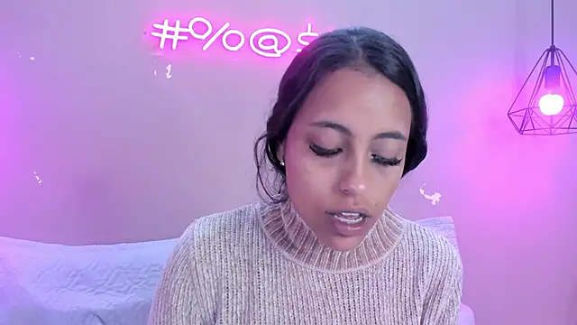 Snapshot of alahia_betancurx chatting on 7, 3, 2025 alahia betancurx online show from 7, 3, 2025