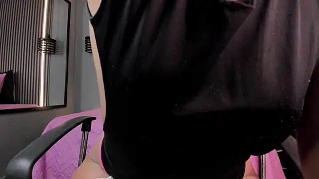 Snapshot of alahia_betancurx chatting on 7, 11, 2025 alahia betancurx online show from 7, 11, 2025