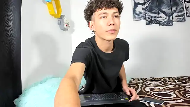 Maxxi hot23 online show from 15, 3, 2025