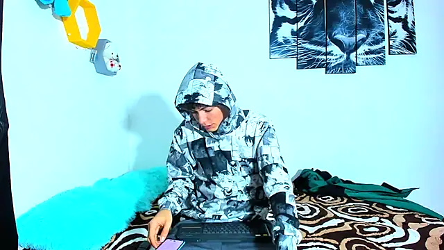 Maxxi hot23 online show from 13, 3, 2025