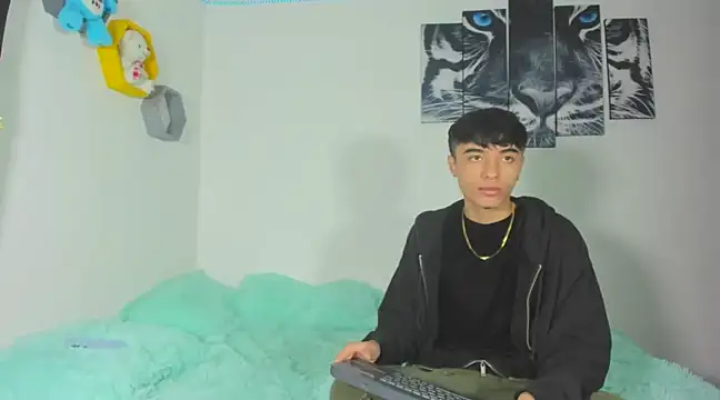 Maxxi hot23 online show from 7, 3, 2025