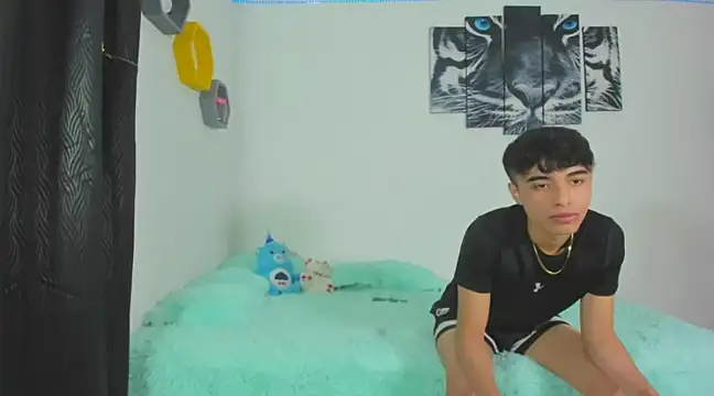 Maxxi hot23 online show from 4, 3, 2025