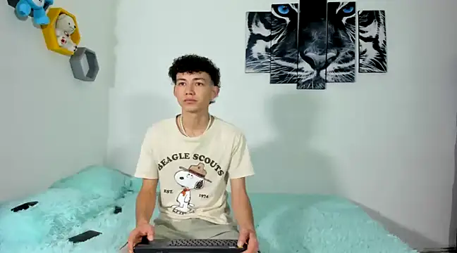 Maxxi hot23 online show from 8, 3, 2025