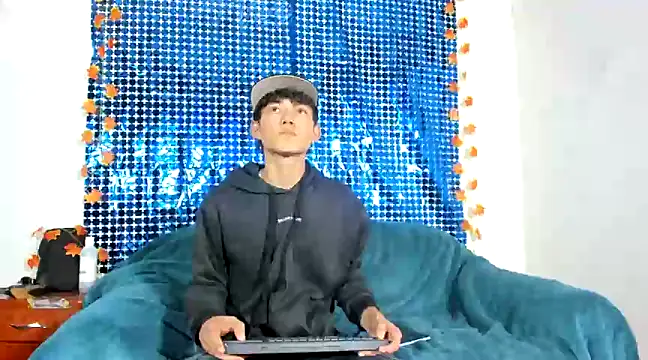 Maxxi hot23 online show from 26, 2, 2025