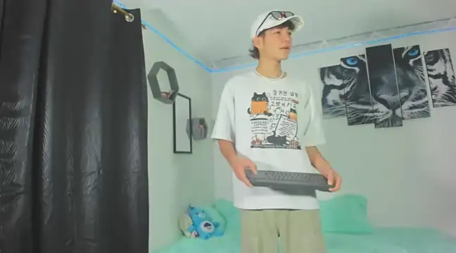 Maxxi hot23 online show from 1, 3, 2025